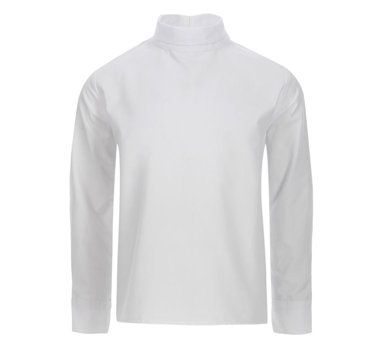 outfit blusa blanca cuello de tortuga